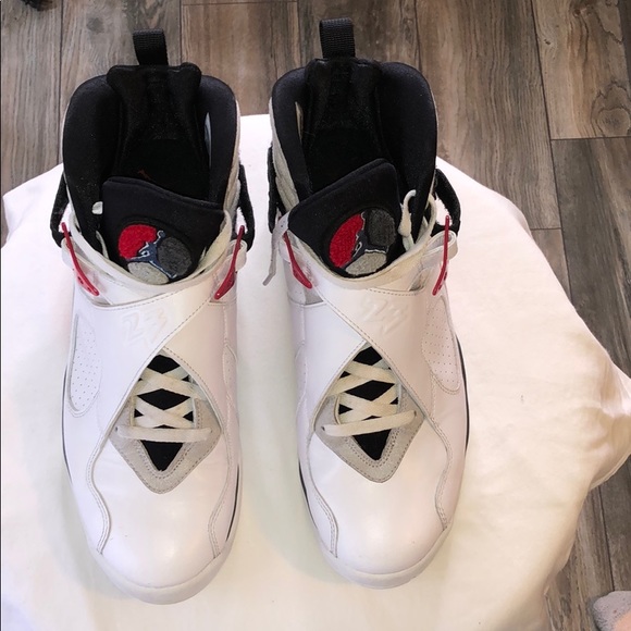 Jordan’s Bugs bunny 8’s Shoes - Picture 2 of 7